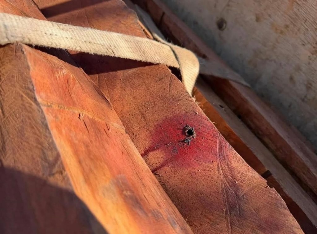 Incautaci贸n de coca铆na escondida en cargamentos de madera procedentes de Bolivia, se estima entre 20 a 50 toneladas de coca铆na Incautaci贸n de coca铆na escondida en cargamentos de madera procedentes de Bolivia, se estima entre 20 a 50 toneladas de coca铆na
